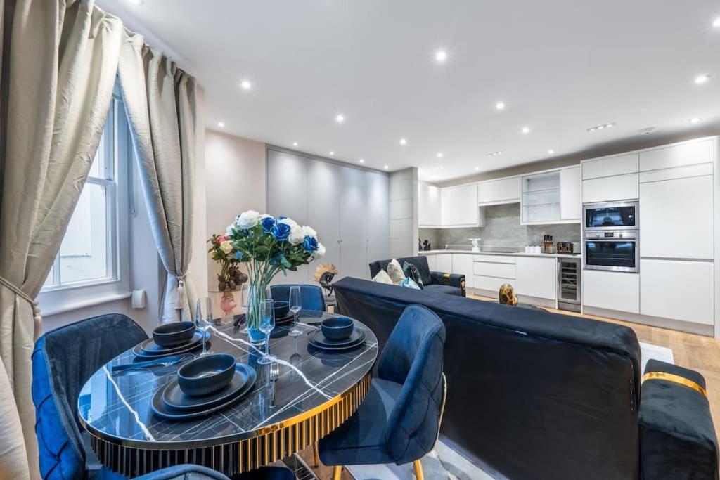 2 Bed / 2 Bath Versace Apartment in Knightsbridge