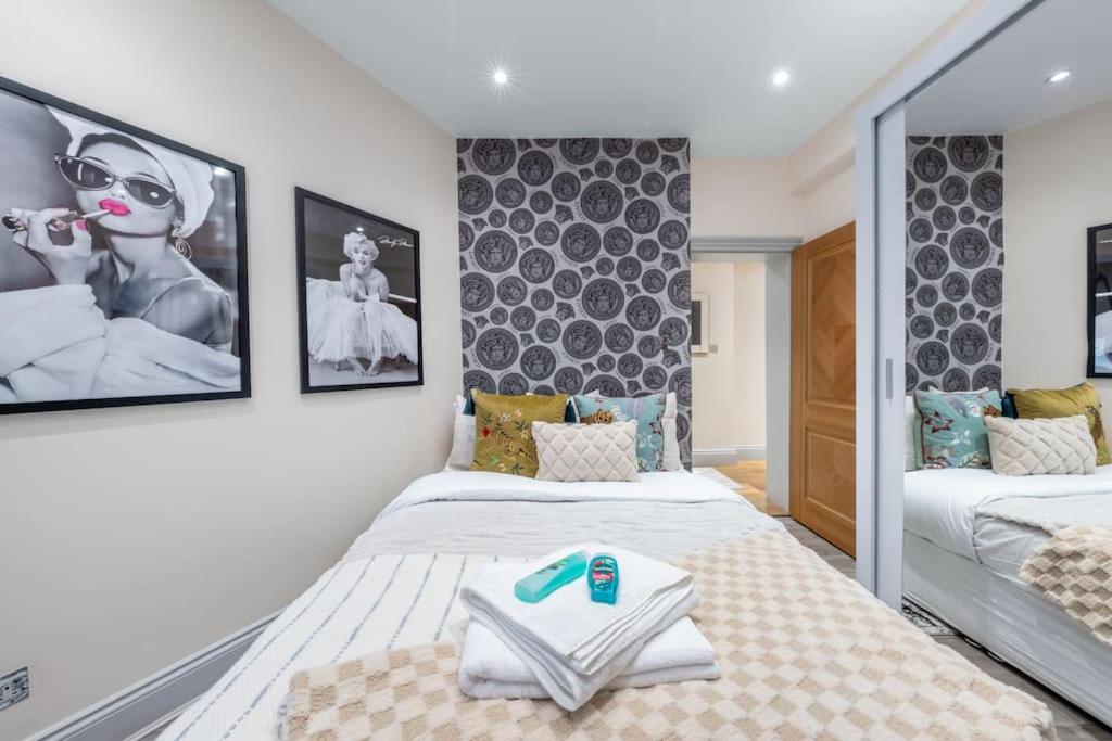 2 Bed / 2 Bath Versace Apartment in Knightsbridge