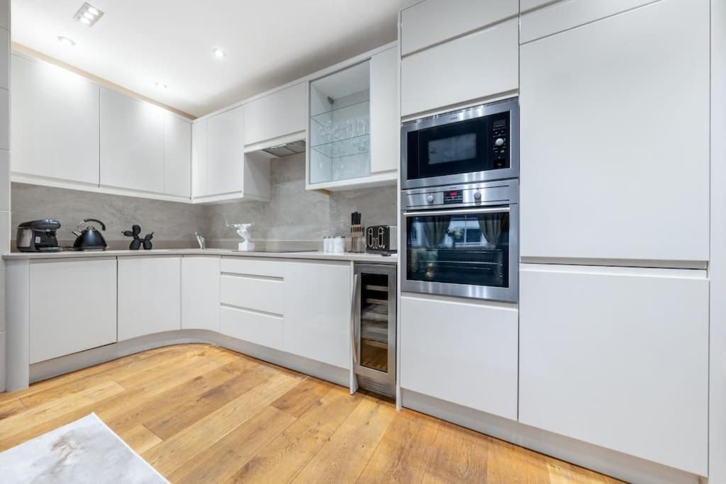 2 Bed / 2 Bath Versace Apartment in Knightsbridge