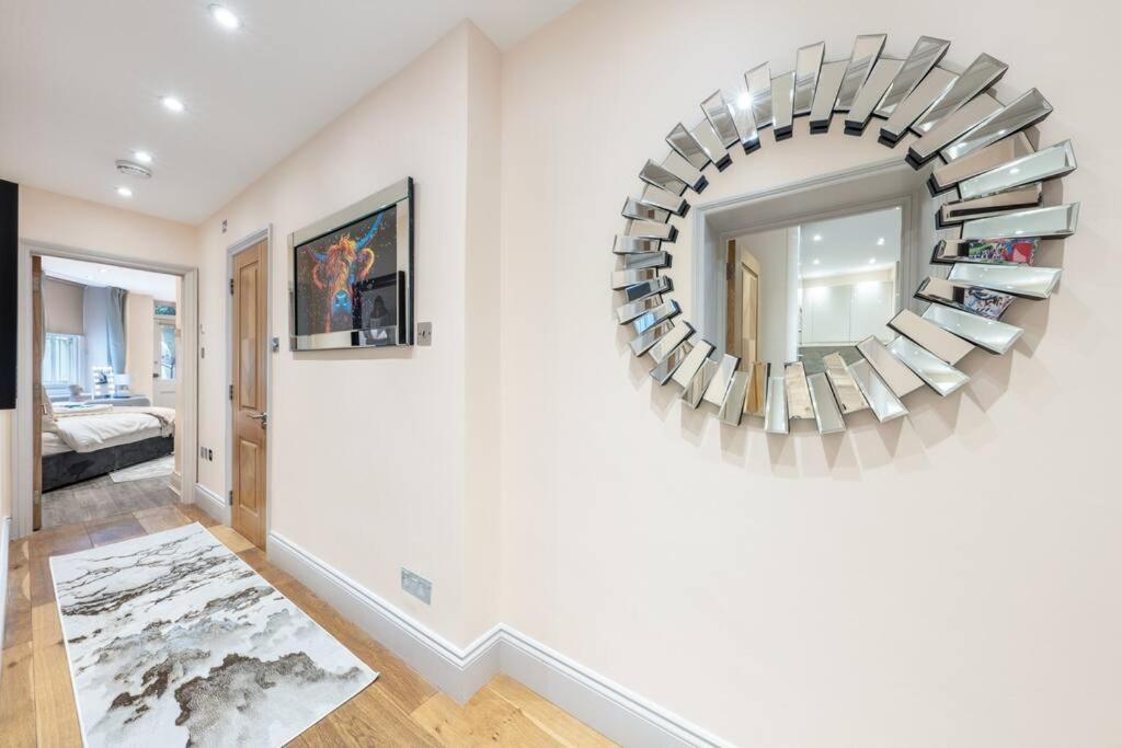 2 Bed / 2 Bath Versace Apartment in Knightsbridge
