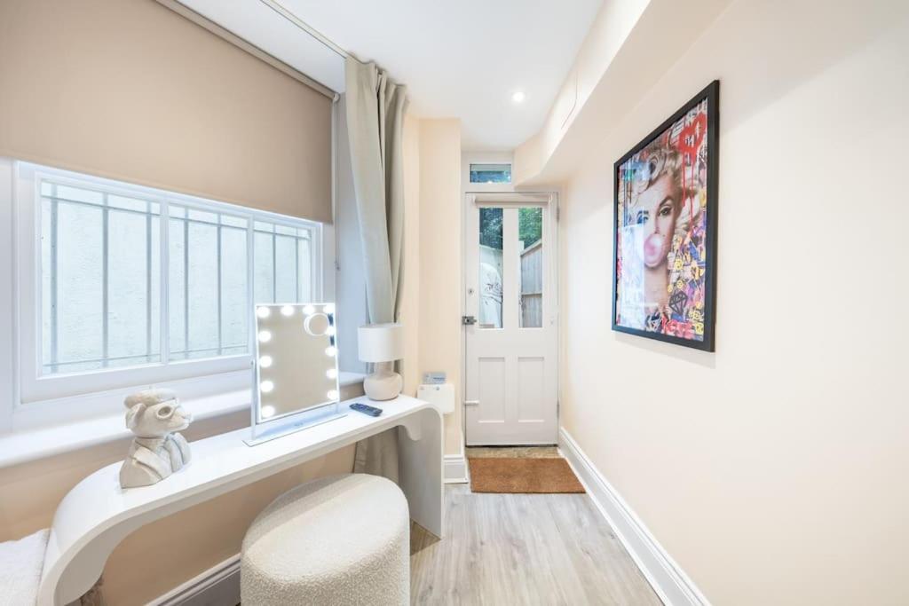 2 Bed / 2 Bath Versace Apartment in Knightsbridge