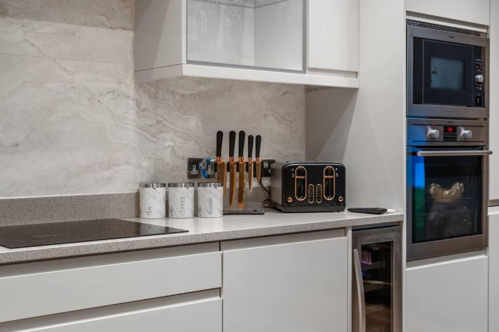 2 Bed / 2 Bath Versace Apartment in Knightsbridge