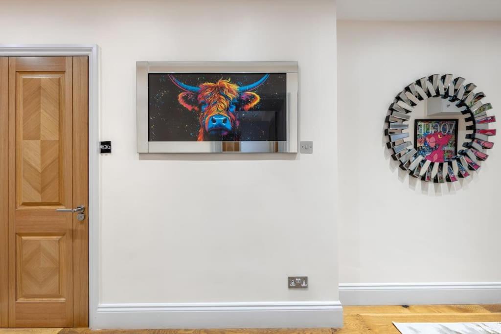 2 Bed / 2 Bath Versace Apartment in Knightsbridge