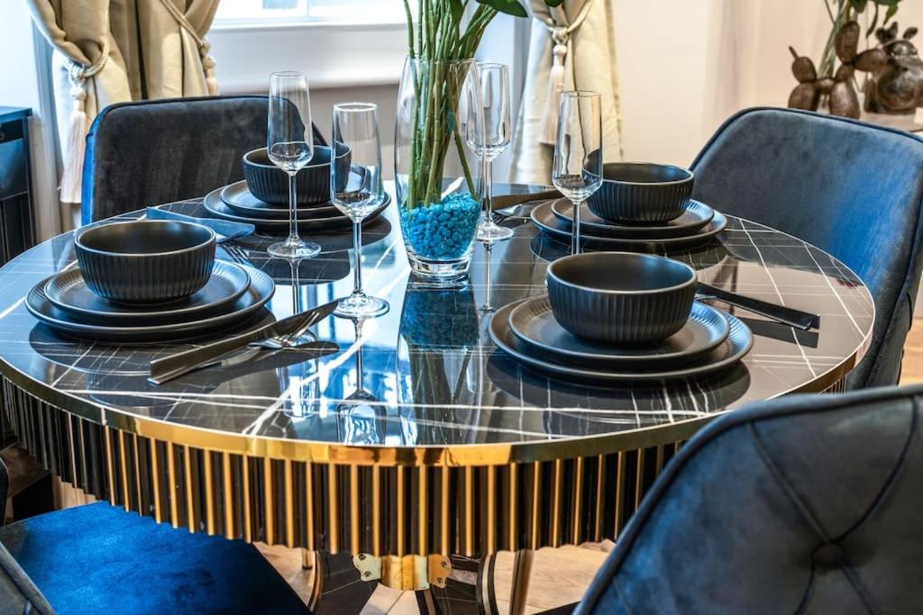 2 Bed / 2 Bath Versace Apartment in Knightsbridge