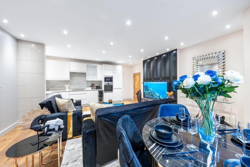 2 Bed / 2 Bath Versace Apartment in Knightsbridge