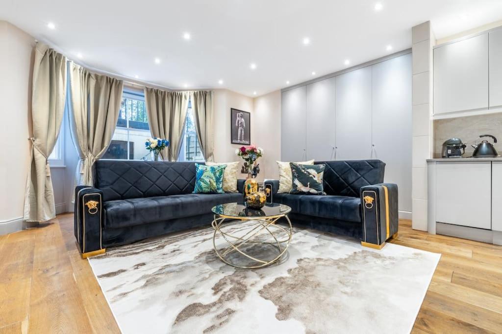 2 Bed / 2 Bath Versace Apartment in Knightsbridge