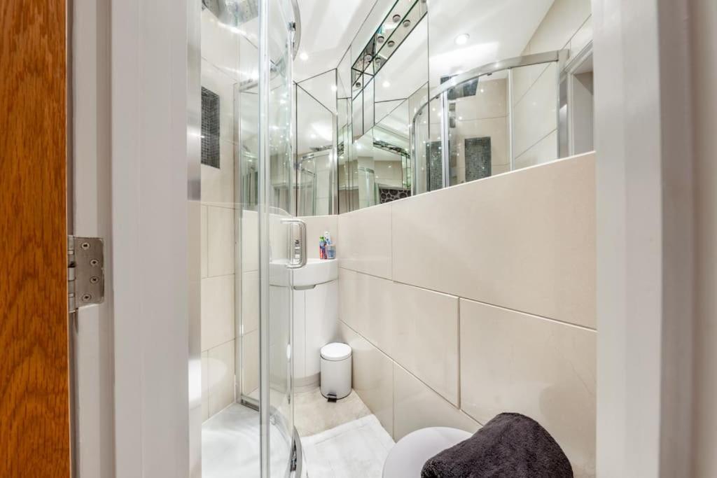2 Bed / 2 Bath Versace Apartment in Knightsbridge