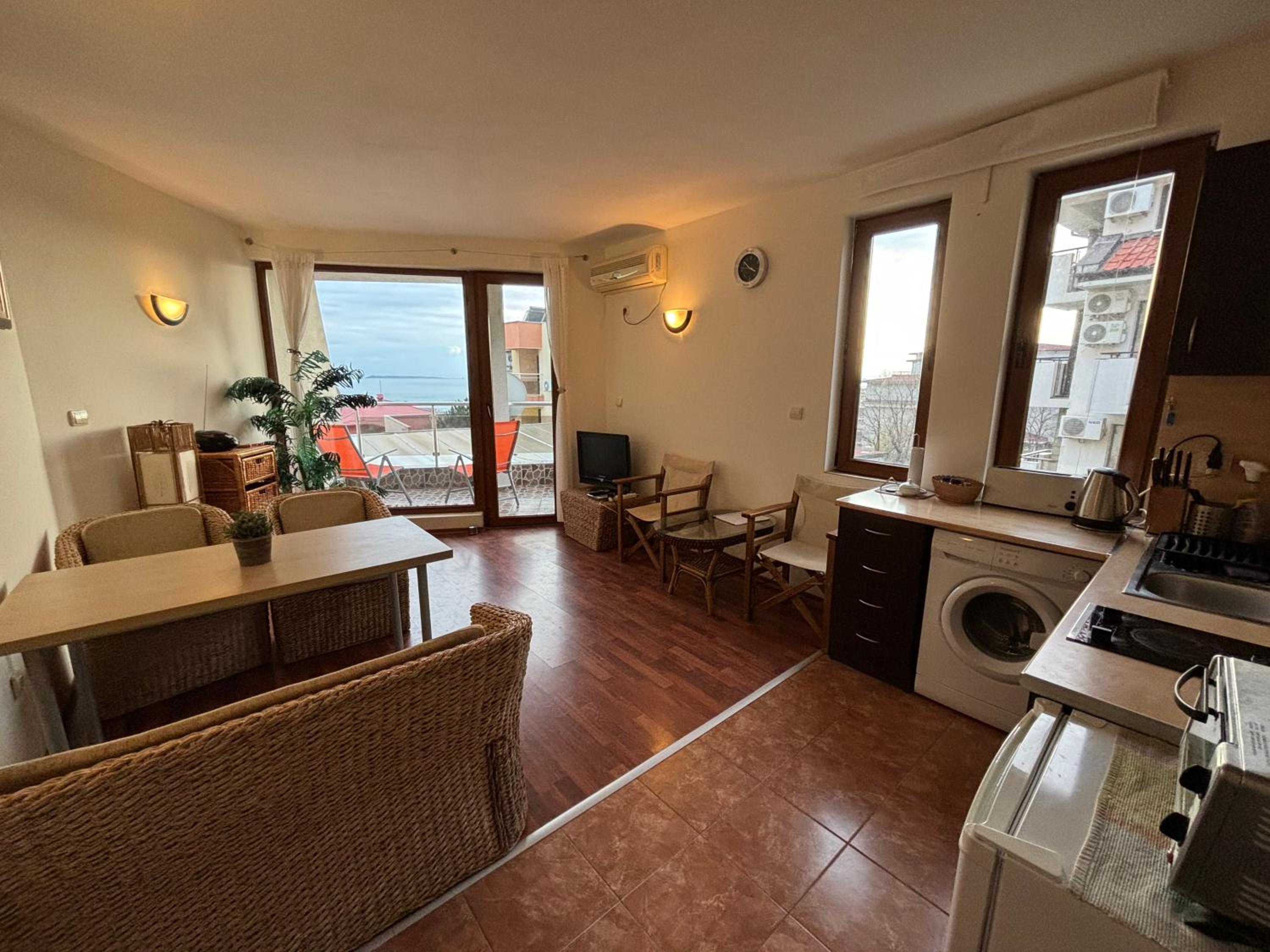 Cozy apartment with 2 bedrooms and sea view