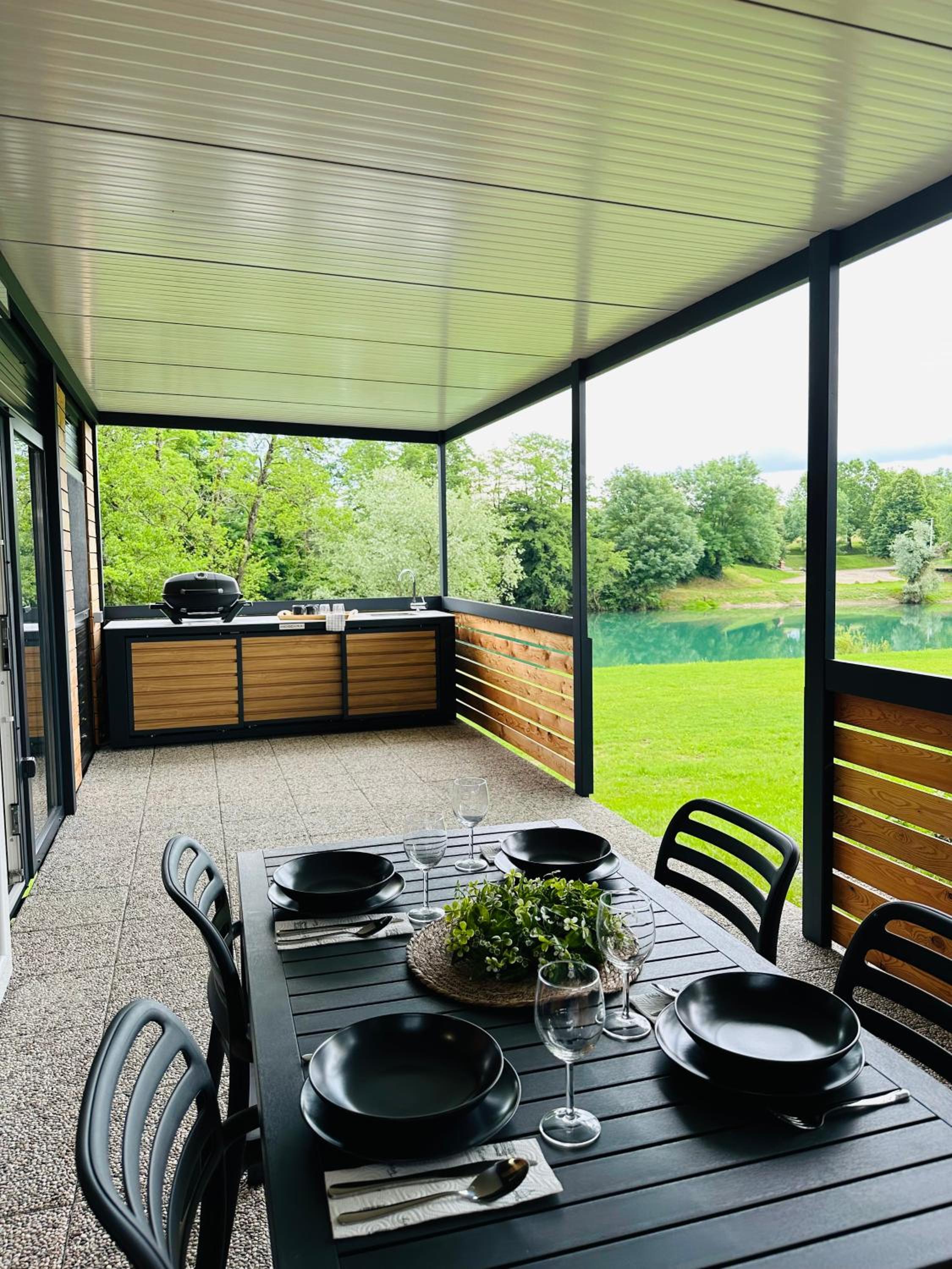 BIG BERRY KOLPA Metlika - Luxury Natura House view 4
