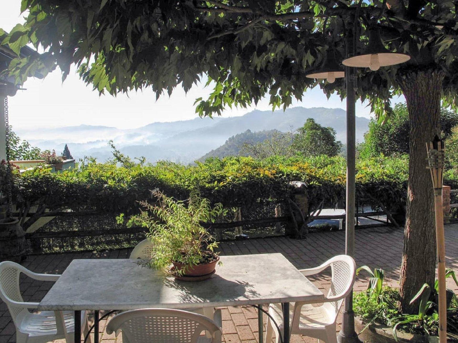 Ferienhaus in Camaiore mit Großer Terrasse view 5