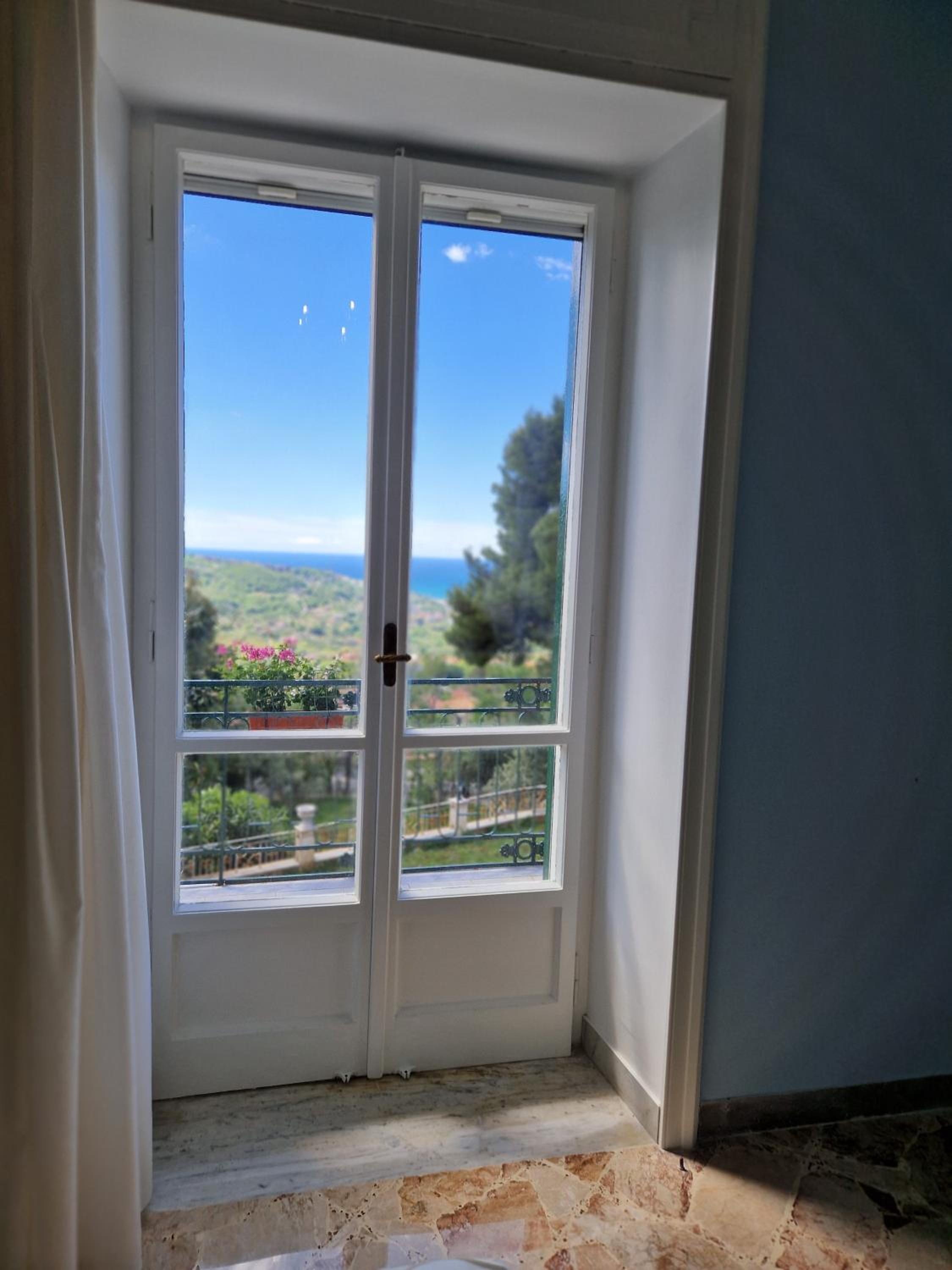 VILLA ESMERALDA