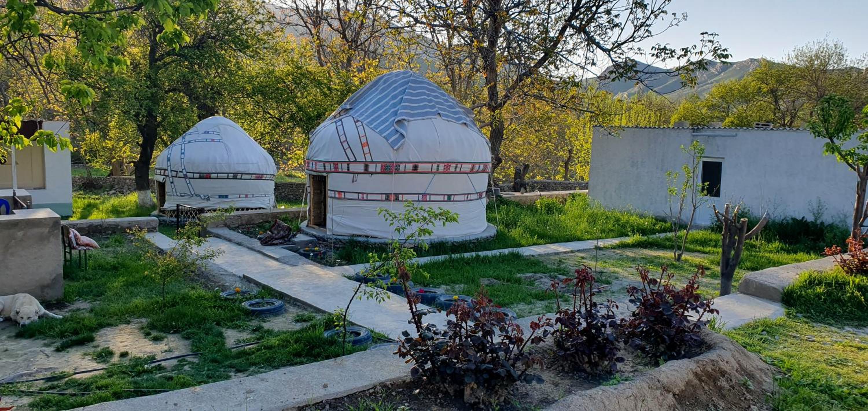 Kakhar Yurt stay & Mountain village view 2