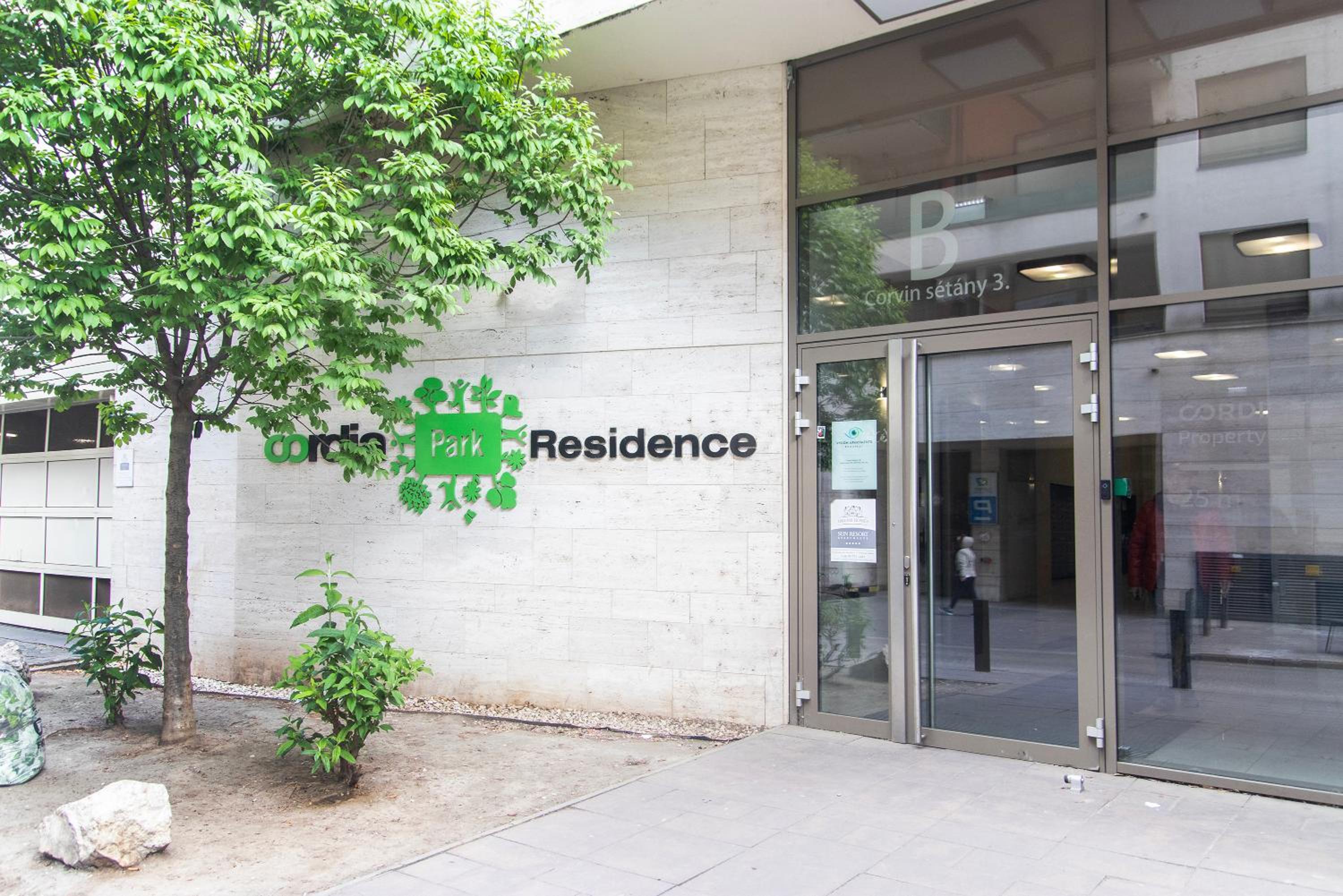 Corvin Gem Apartment with PARKING
