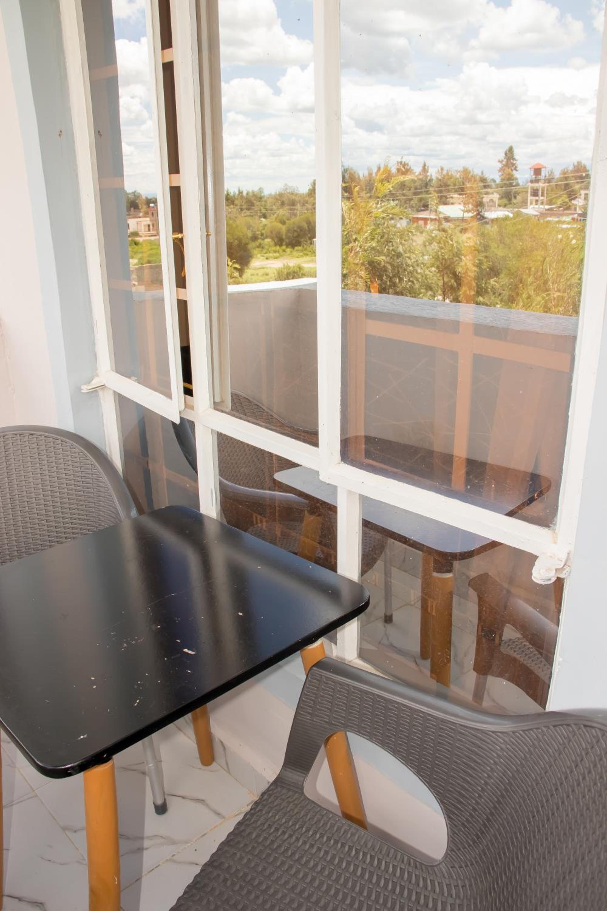 One bedroom unit with wi-fi & parking view 2