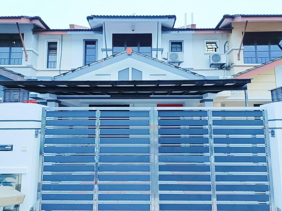 JB-Bukit Indah 8-15pax Spacious Home! 5min to Aeon