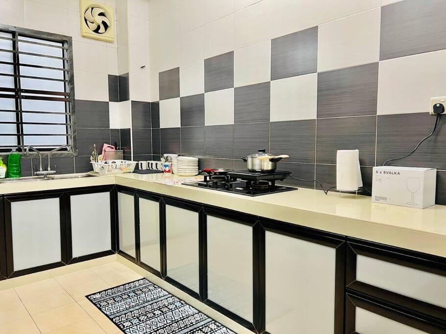 JB-Bukit Indah 8-15pax Spacious Home! 5min to Aeon