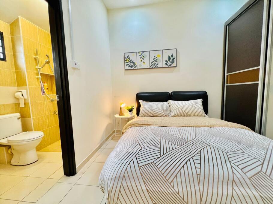 JB-Bukit Indah 8-15pax Spacious Home! 5min to Aeon
