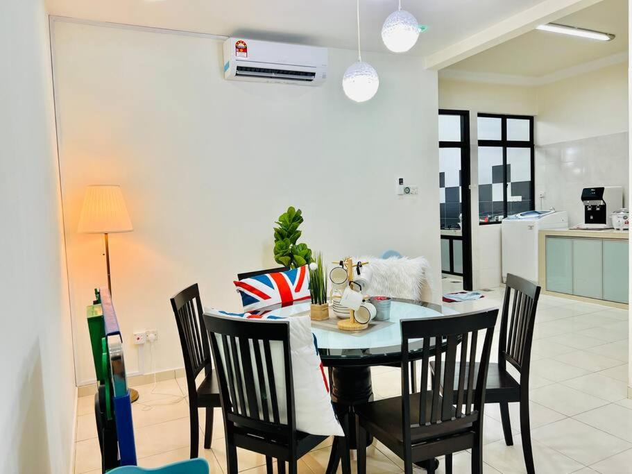 JB-Bukit Indah 8-15pax Spacious Home! 5min to Aeon