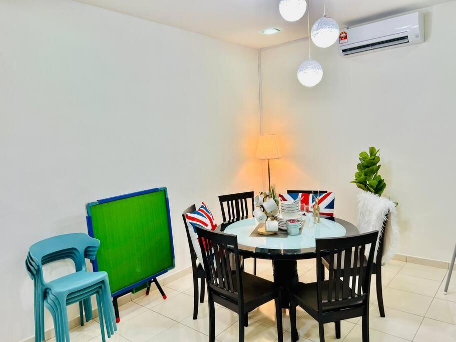 JB-Bukit Indah 8-15pax Spacious Home! 5min to Aeon