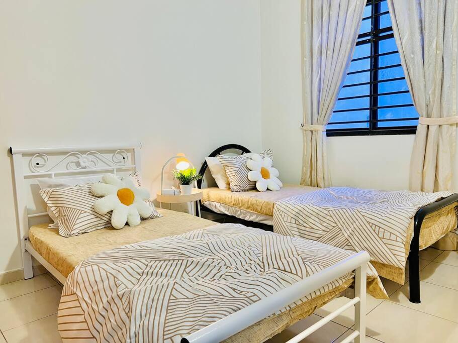 JB-Bukit Indah 8-15pax Spacious Home! 5min to Aeon