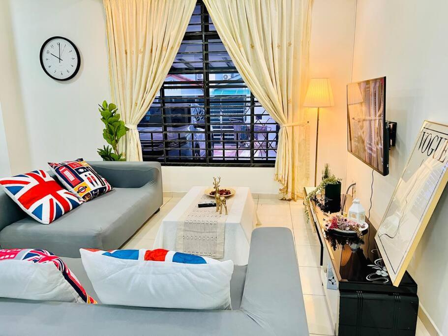JB-Bukit Indah 8-15pax Spacious Home! 5min to Aeon