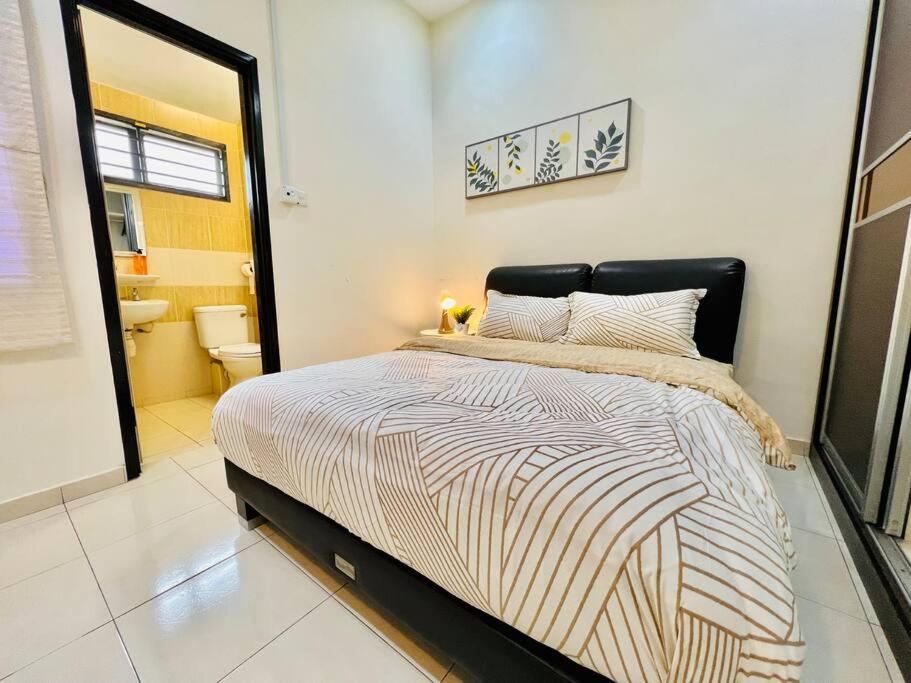 JB-Bukit Indah 8-15pax Spacious Home! 5min to Aeon