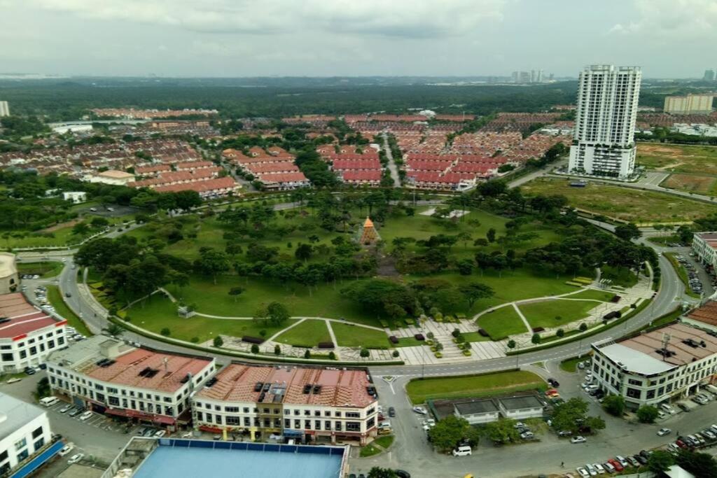 JB-Bukit Indah 8-15pax Spacious Home! 5min to Aeon