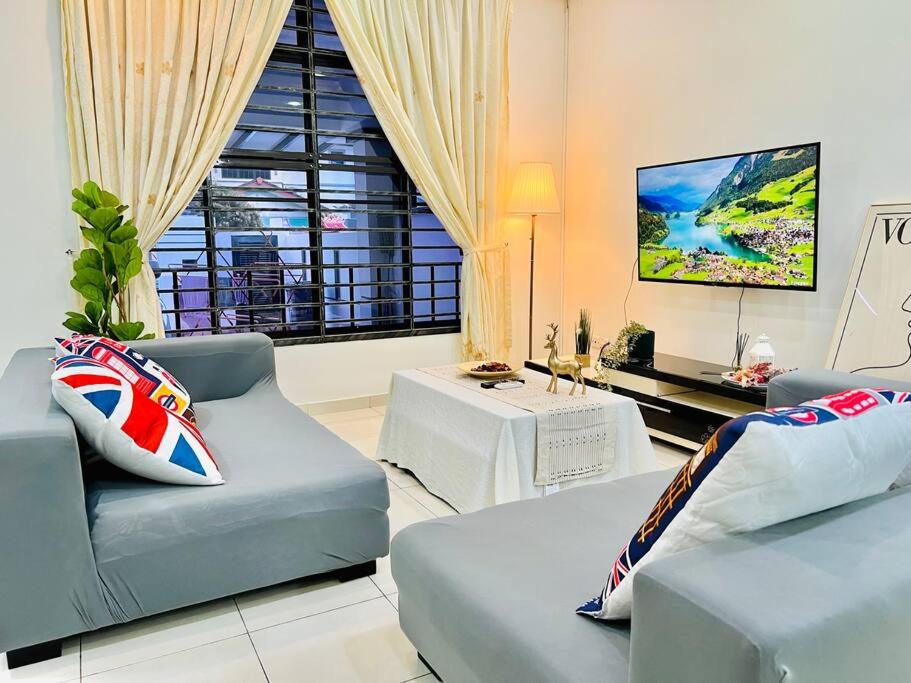 JB-Bukit Indah 8-15pax Spacious Home! 5min to Aeon