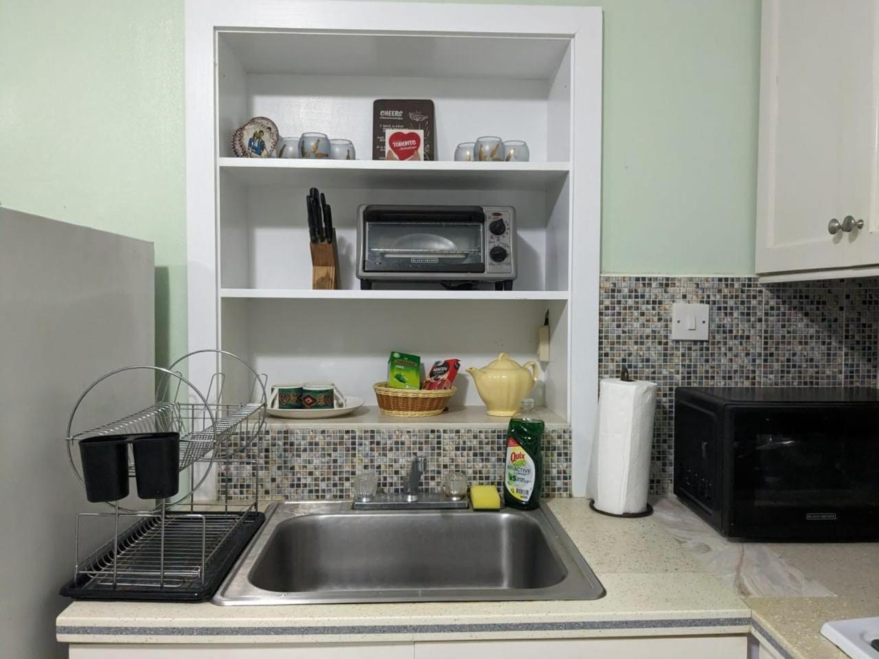 Modern North Side Hideaway with Aircon - Photo 12
