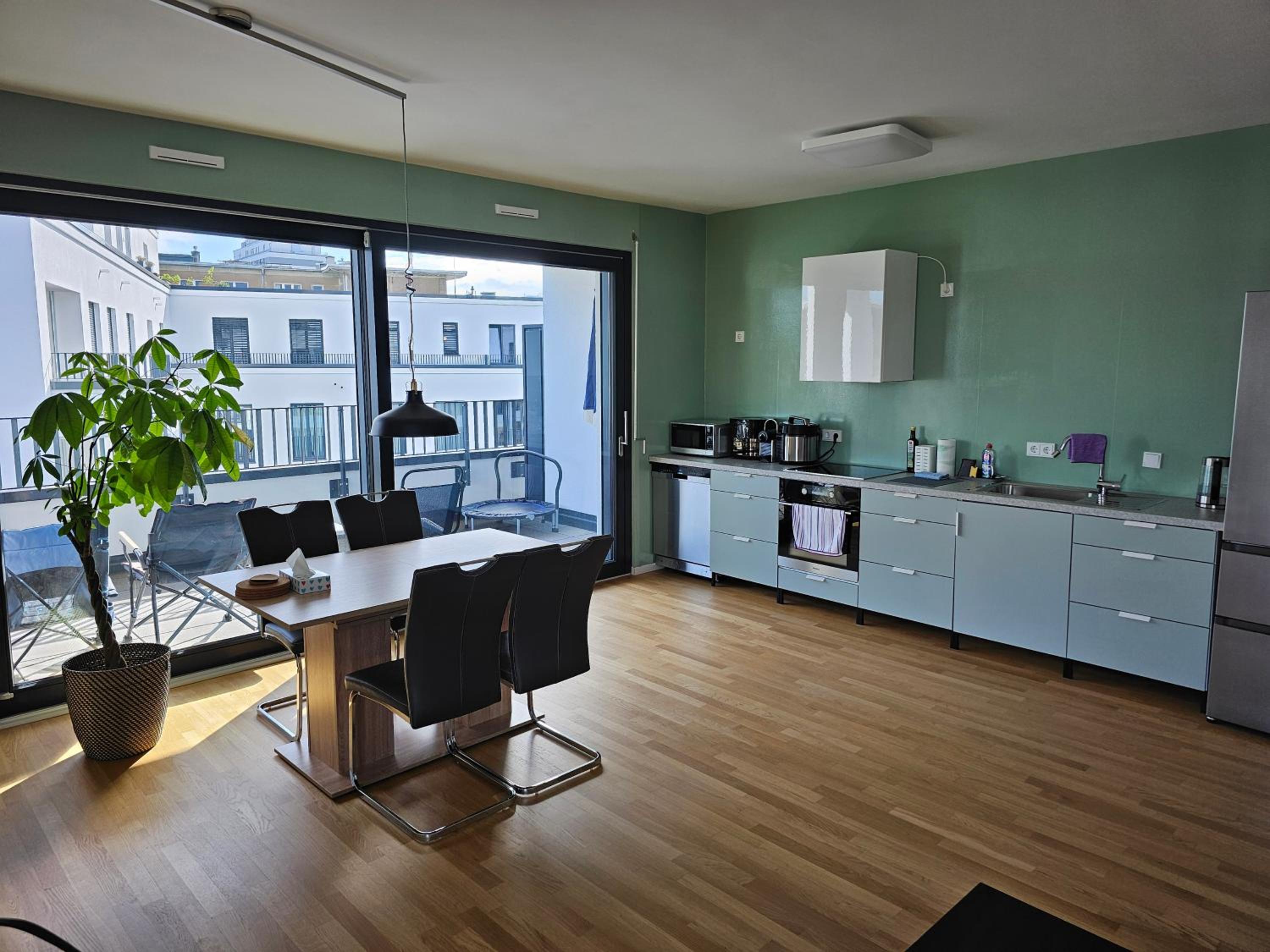 3 rooms 2 bathrooms 2 toilets new apartment center of Düsseldorf underground parking space contactless self check-in