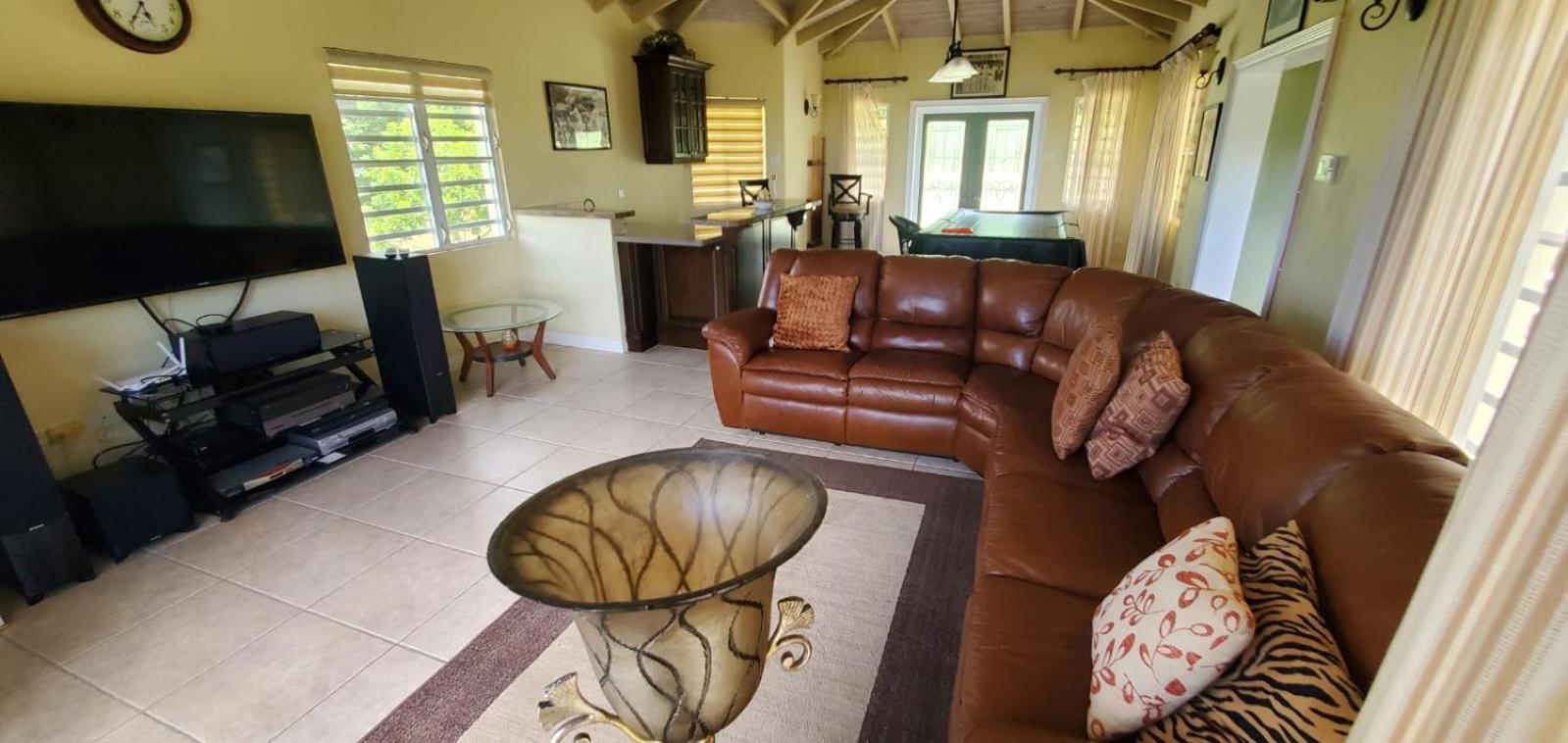 Luxury Spacious Villa with Aircon and Pool Table - Photo 12