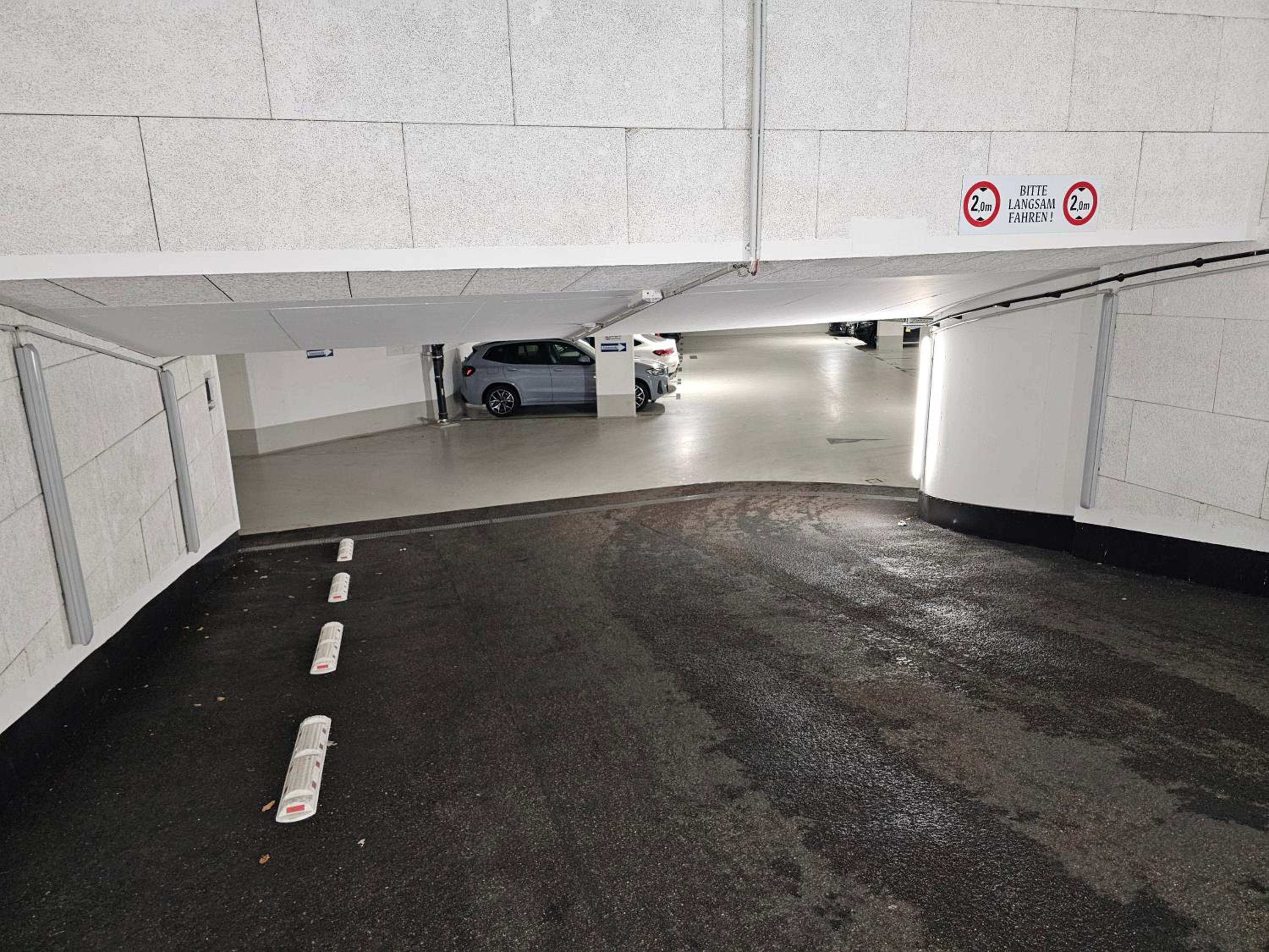 3 rooms 2 bathrooms 2 toilets new apartment center of Düsseldorf underground parking space contactless self check-in