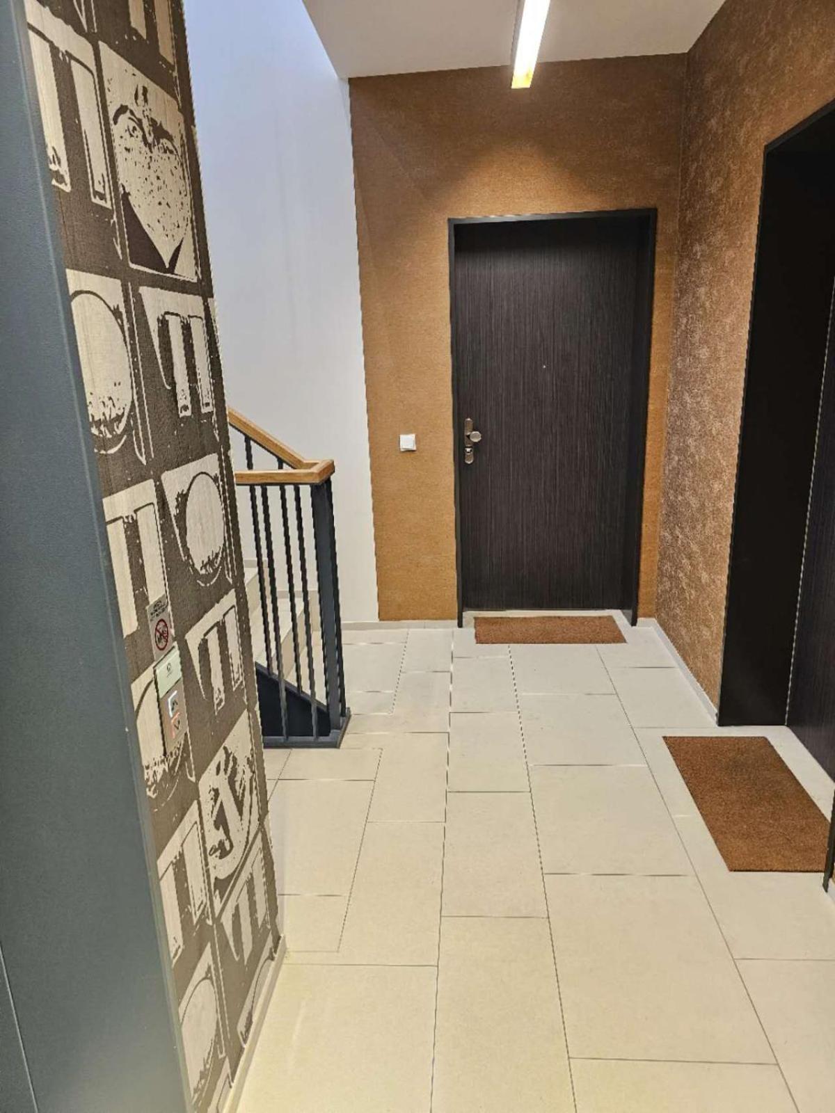3 rooms 2 bathrooms 2 toilets new apartment center of Düsseldorf underground parking space contactless self check-in