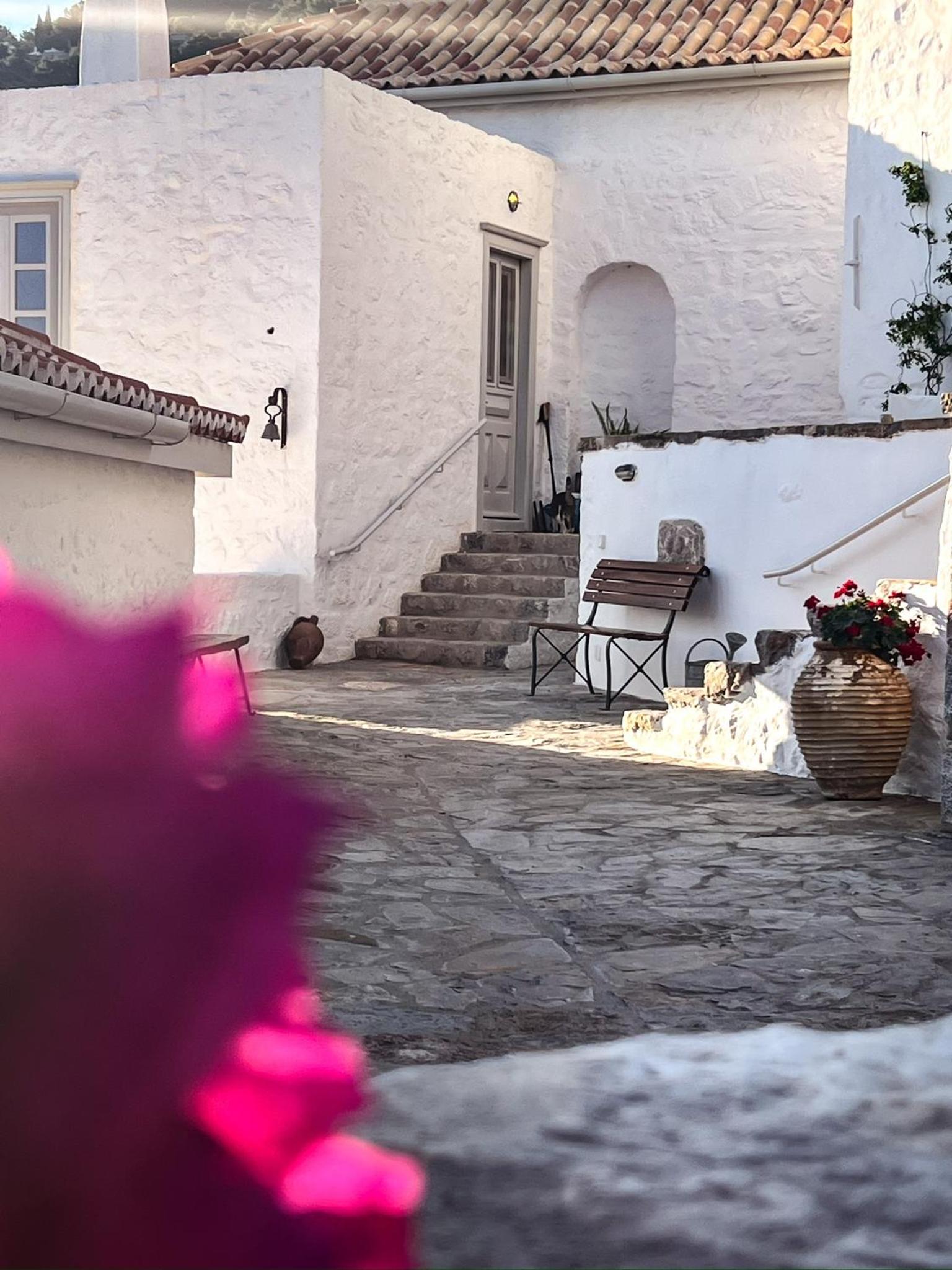 Hydra Homesteads