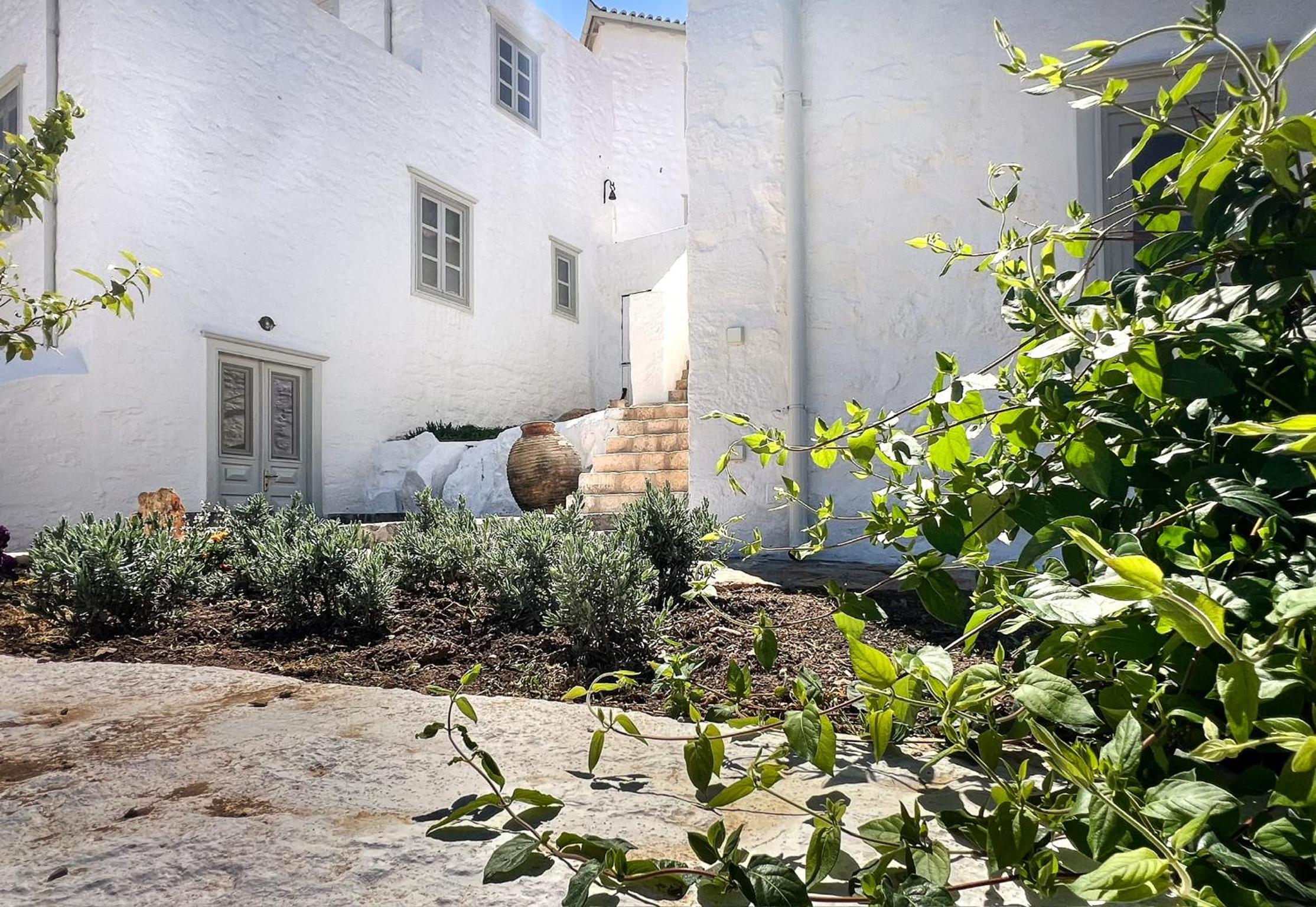 Hydra Homesteads