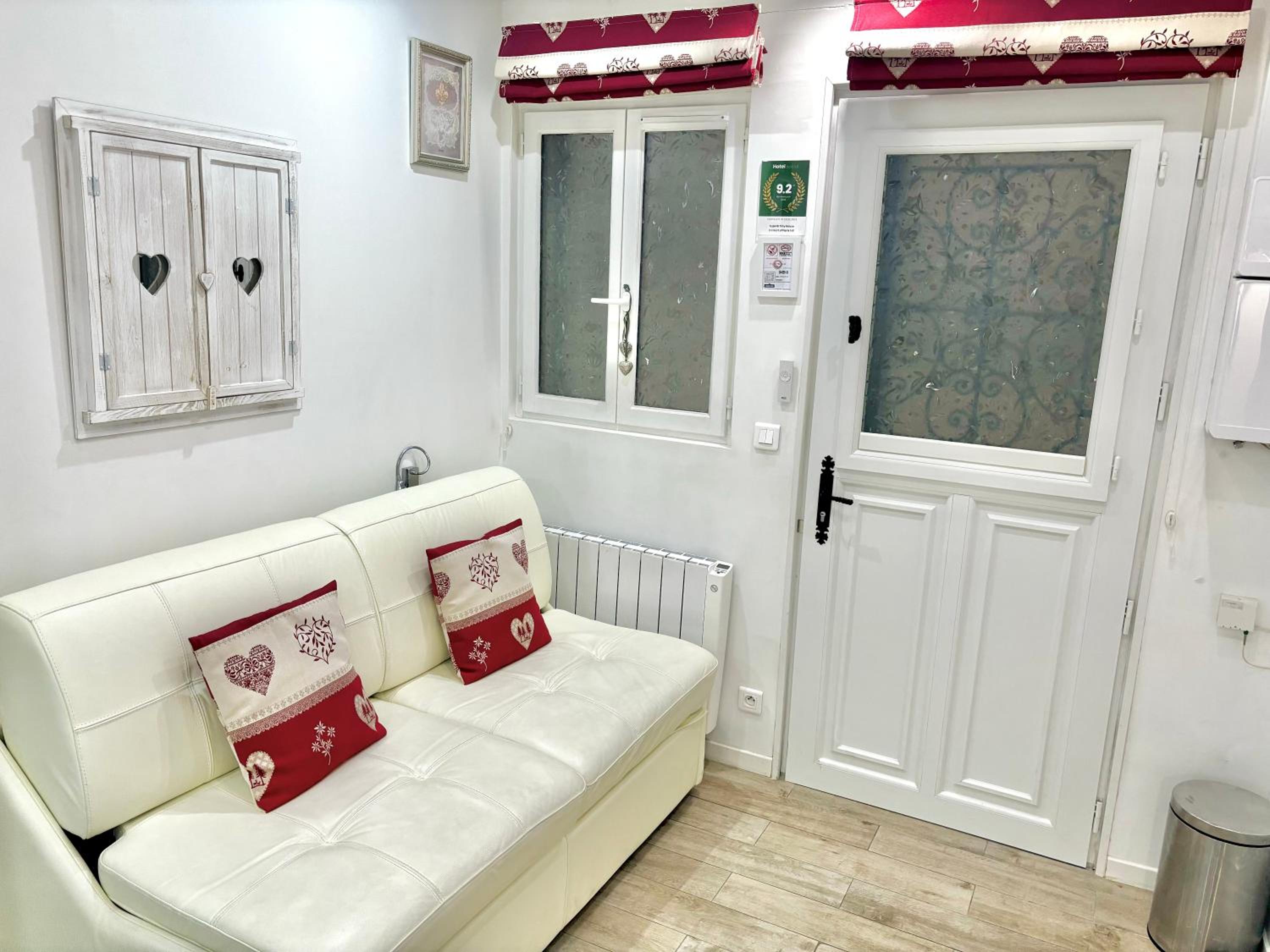 Superb tiny house in heart of Paris 1st!
