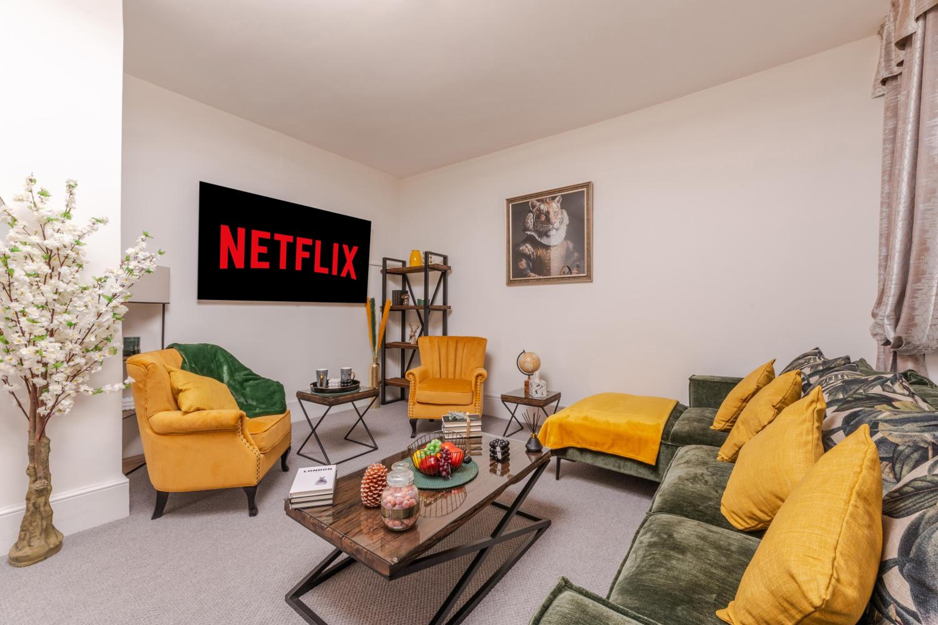 Stylish Retreat 2 Bed Lower Ground 2HS