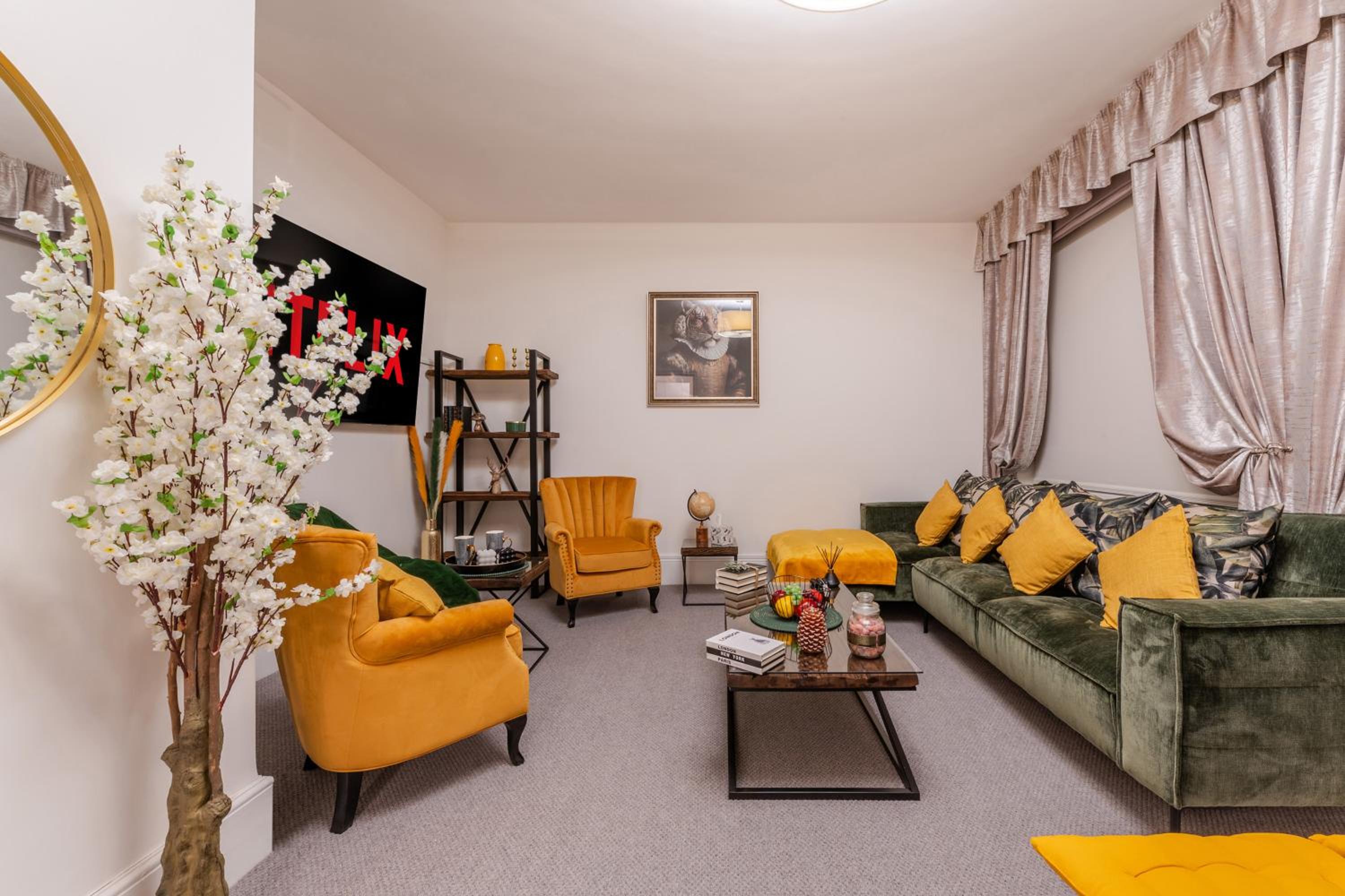 Stylish Retreat 2 Bed Lower Ground 2HS