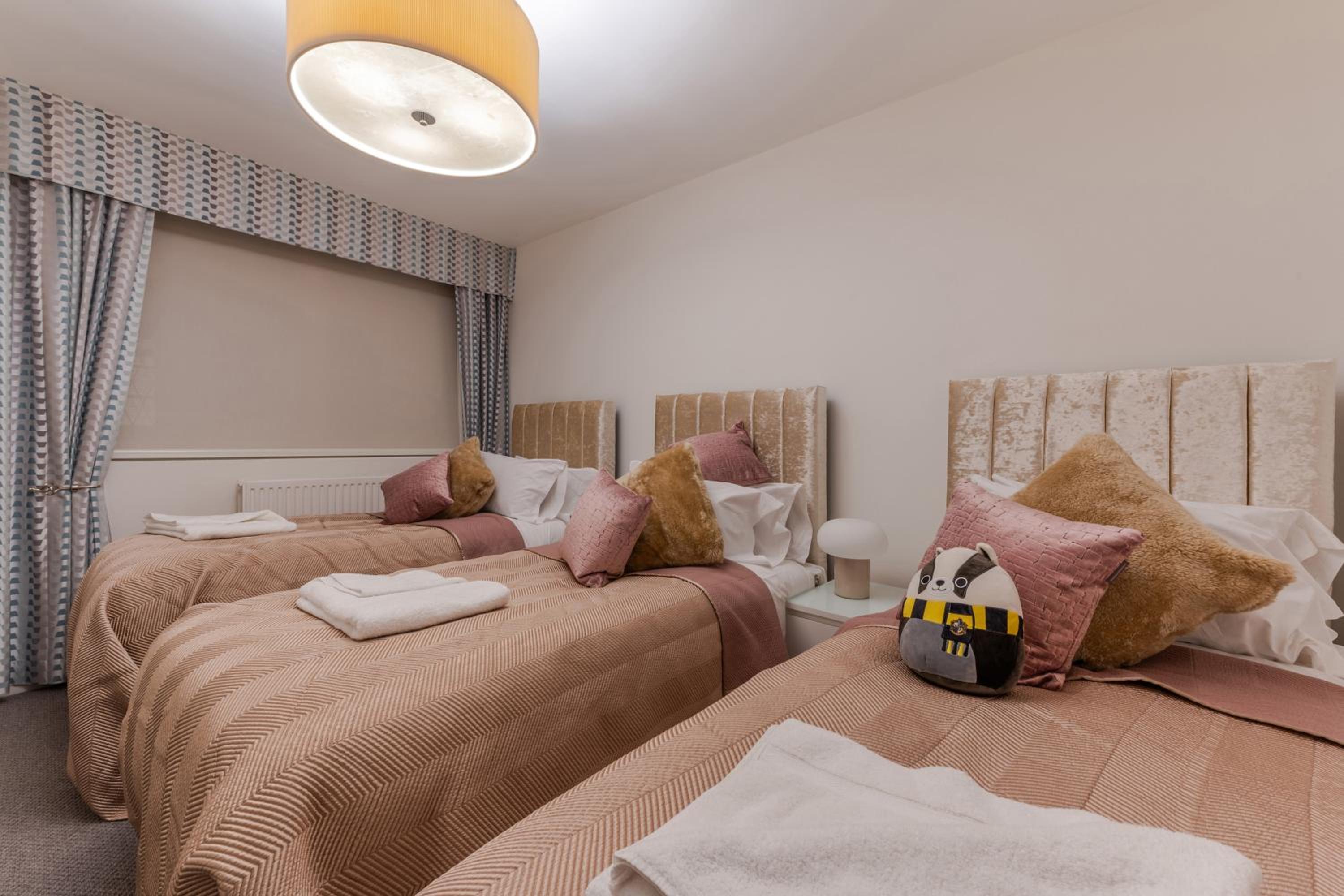 Stylish Retreat 2 Bed Lower Ground 2HS