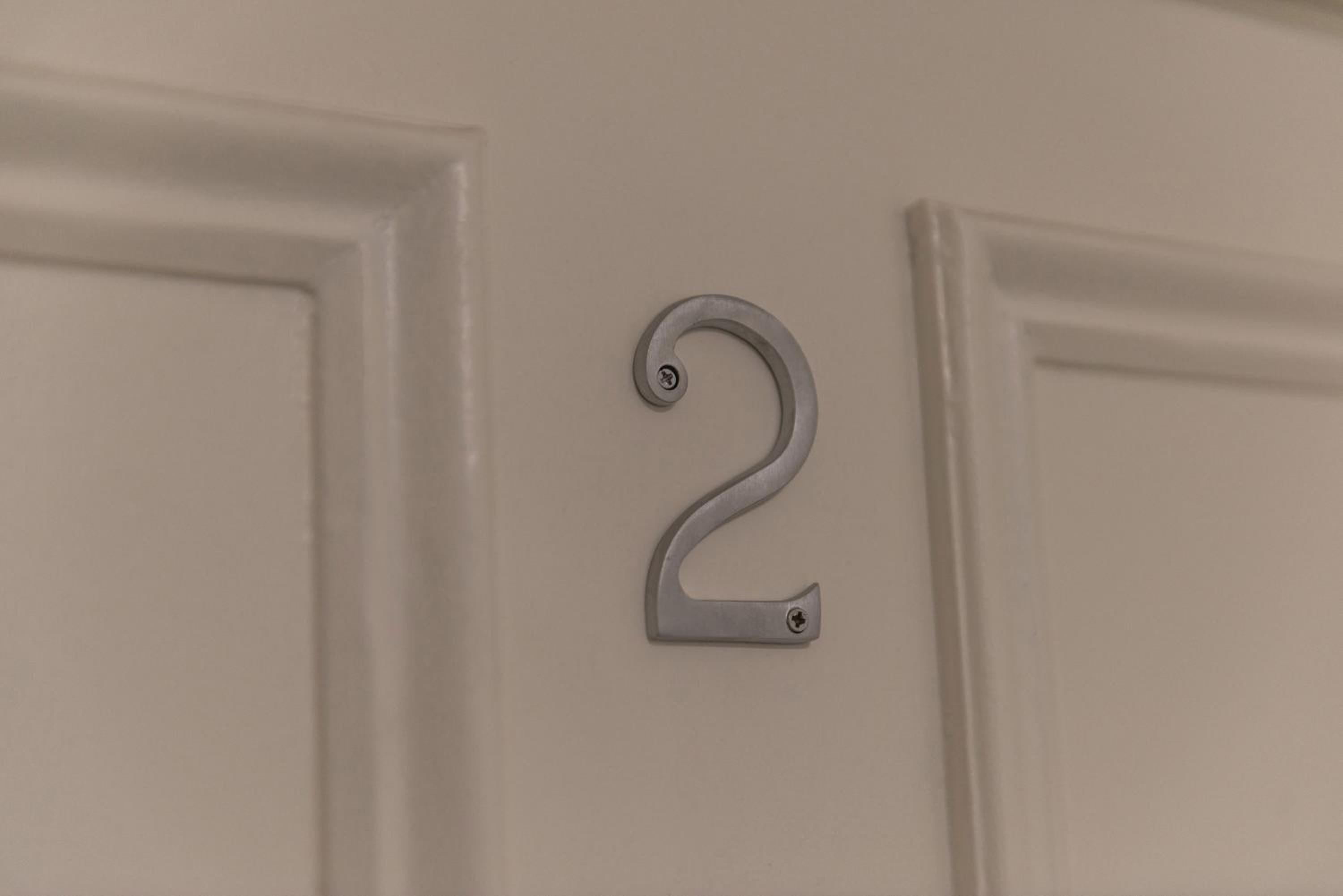 Stylish Retreat 2 Bed Lower Ground 2HS