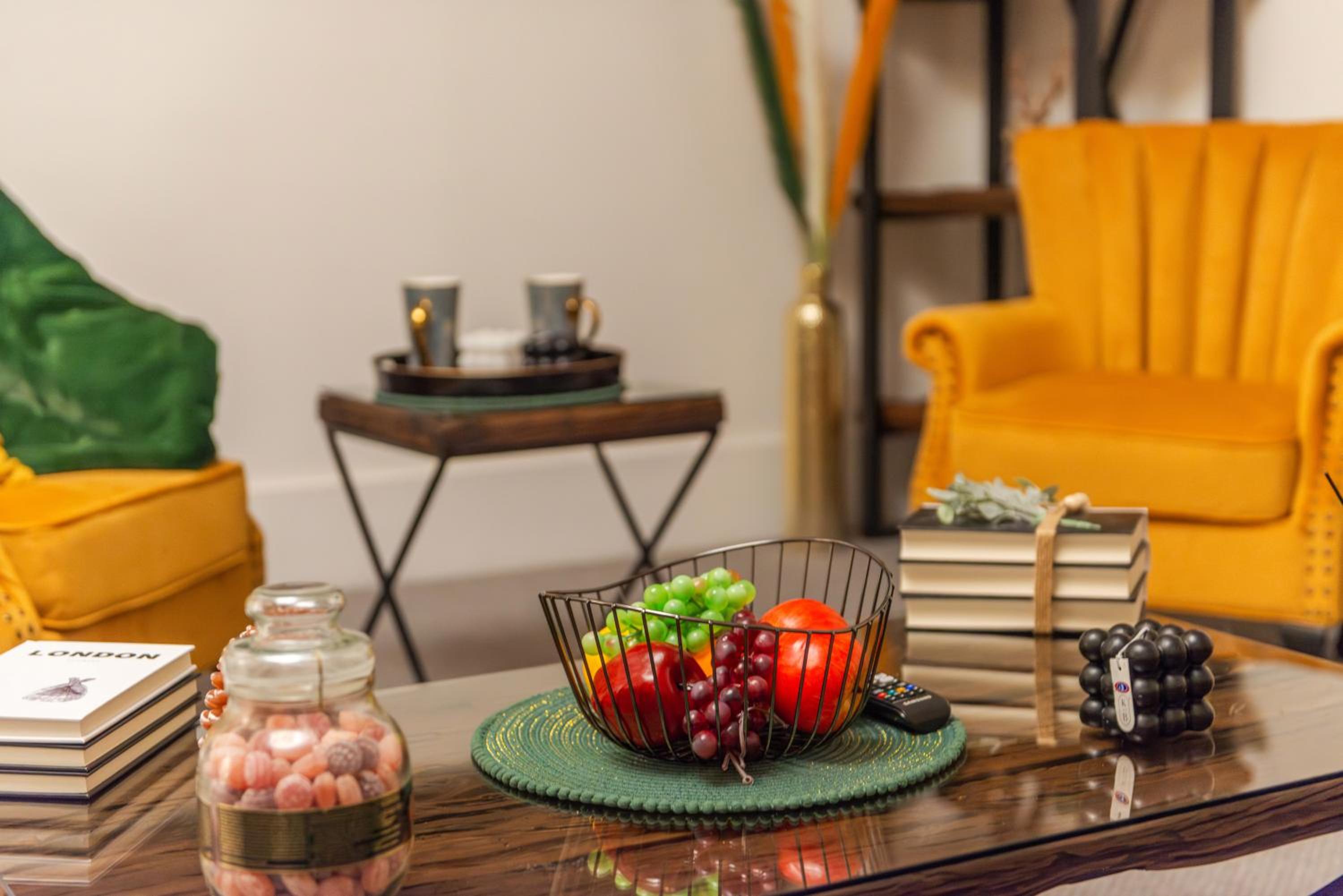 Stylish Retreat 2 Bed Lower Ground 2HS