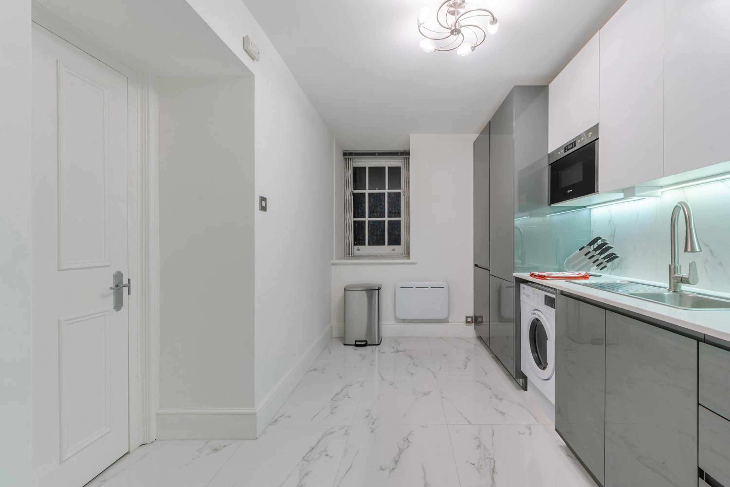 Stylish Retreat 2 Bed Lower Ground 2HS