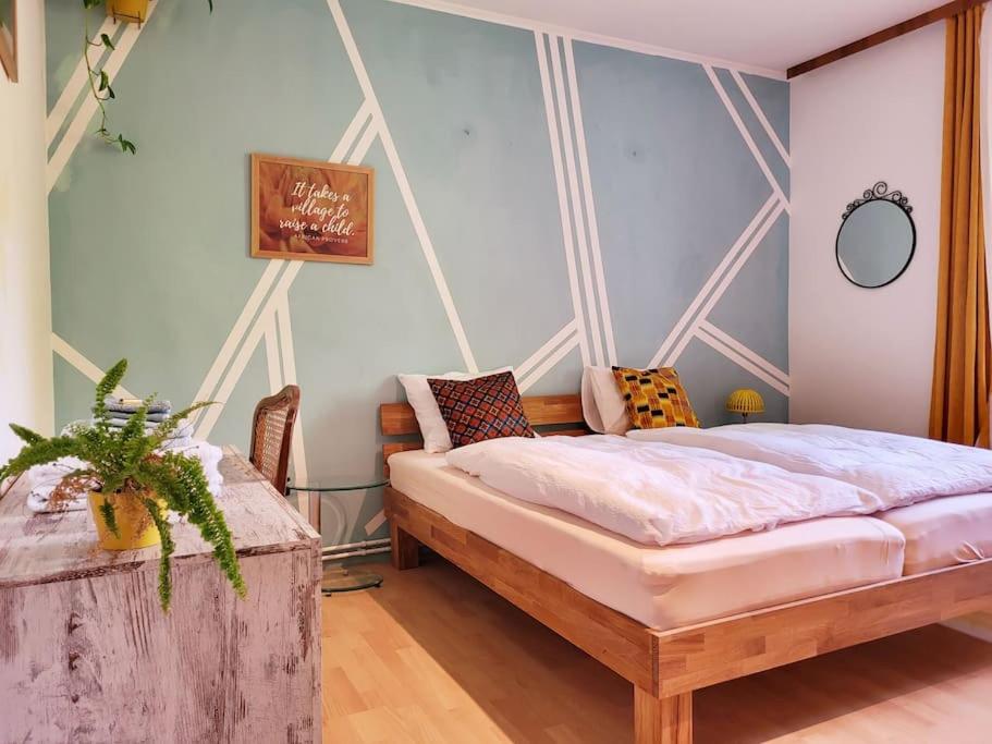 Colourful 2.5 Bedroom With Large Balcony & Garden.