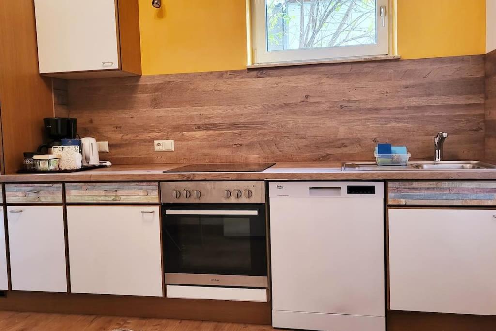 Colourful 2.5 Bedroom With Large Balcony & Garden.