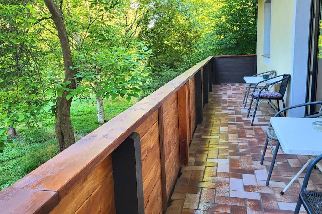 Colourful 2.5 Bedroom With Large Balcony & Garden.