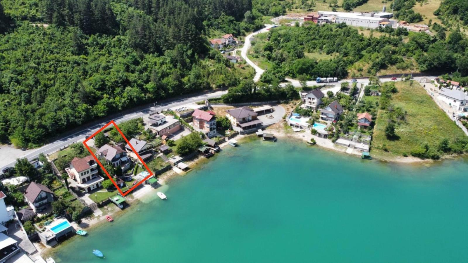 Villa Lake