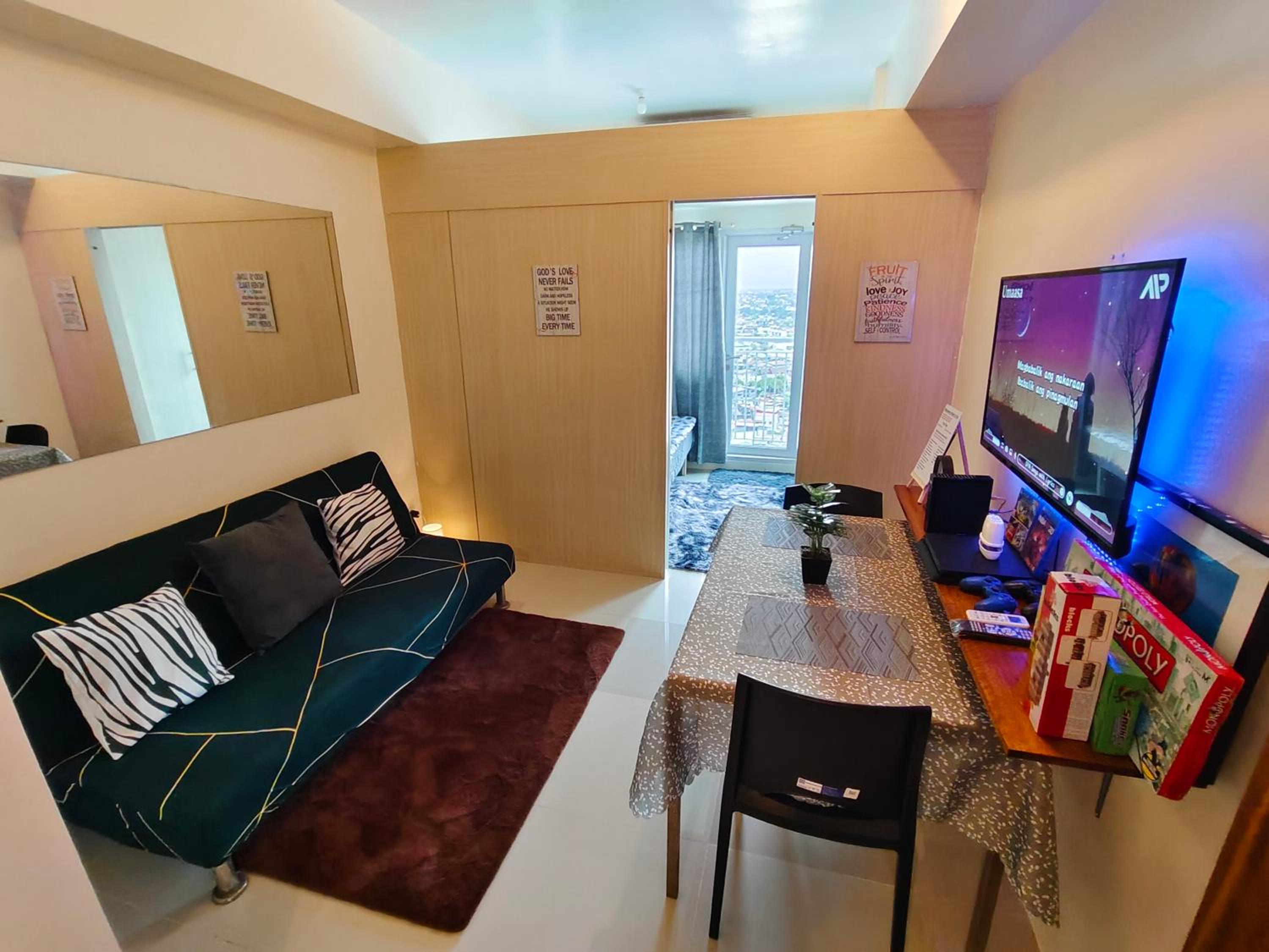Staycation in Quezon City With Balcony view 3