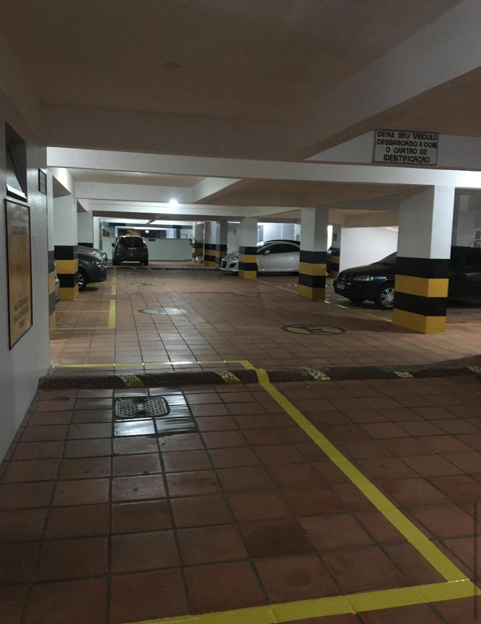 Studio com garagem a 3 minutos da praia do Gonzaguinha