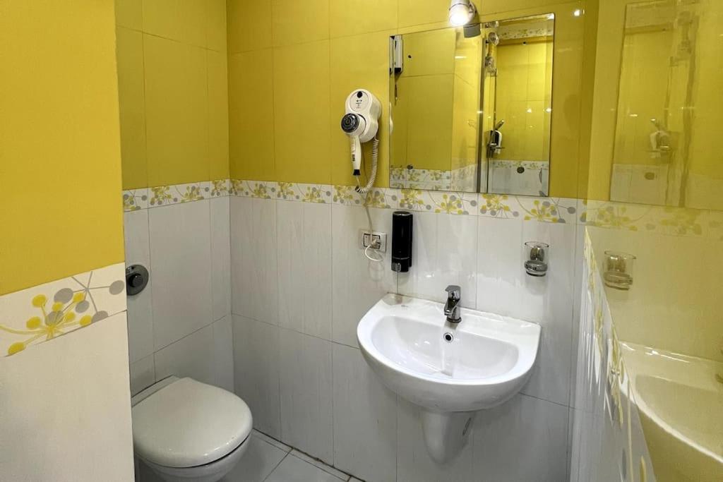 Stylish 2BR Apt in Downtown - Royal 2