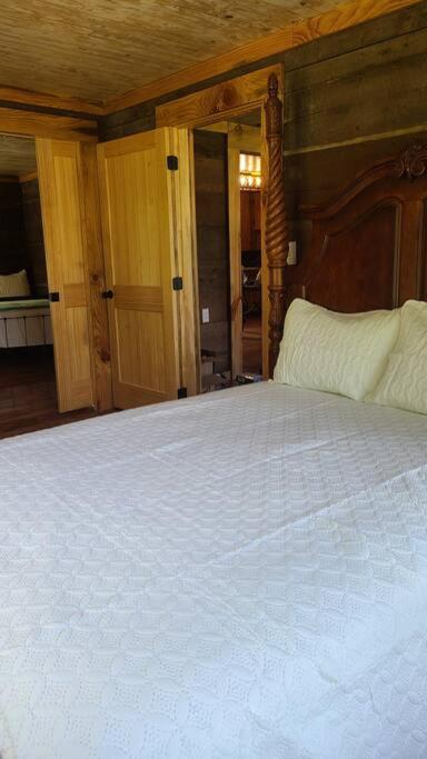 Leesville Vacations - Back in time 1940s Lakeview House - Property Image 4